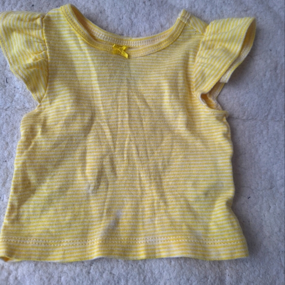 Carter's Bundle of 4 tops for baby girl 0-3 months - Picture 9 of 9